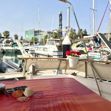 船上ホテル Boat Yacht Barcelona サン・アドリア・デ・ベソス